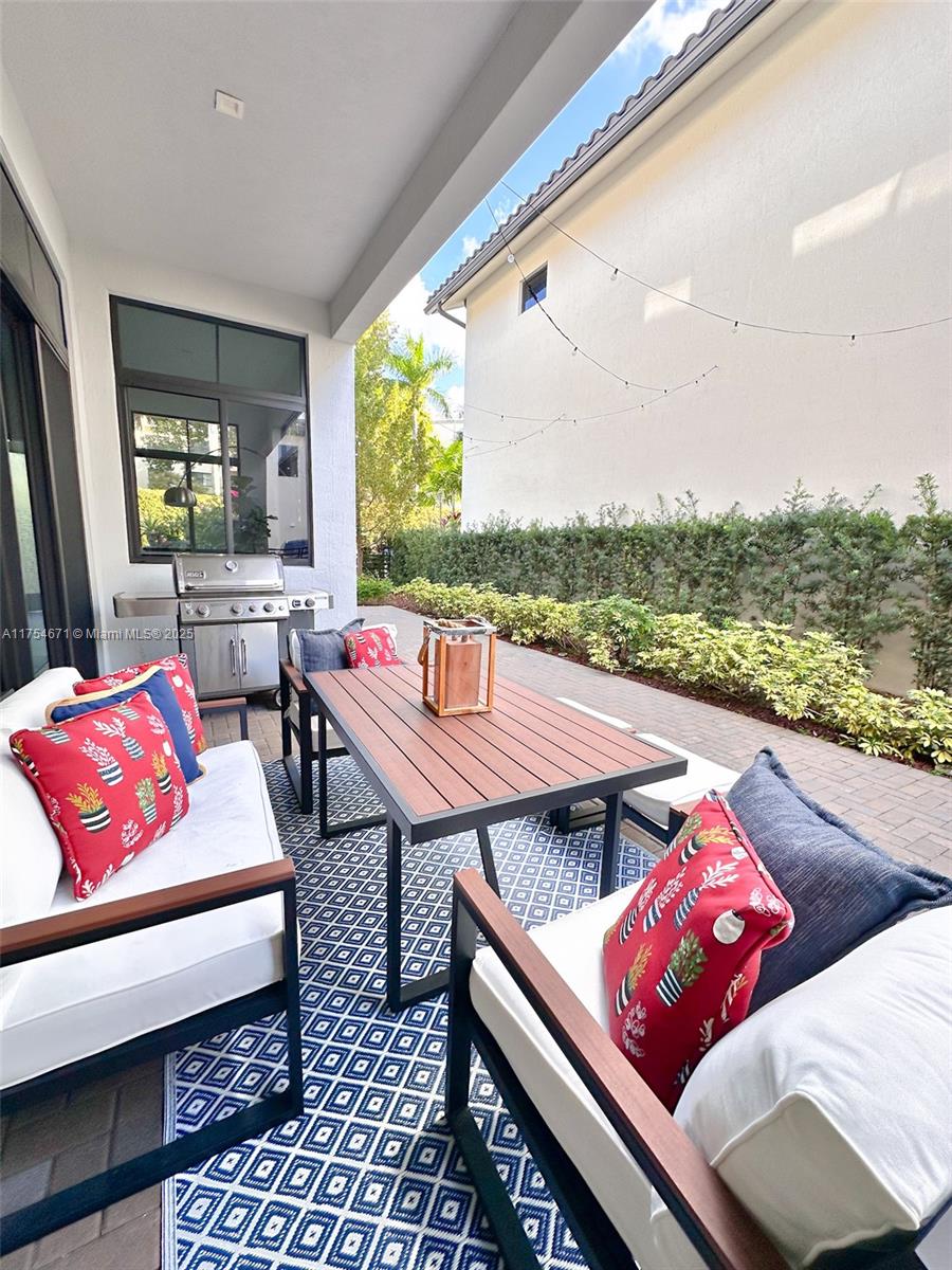 DOWNTOWN DORAL SOUTH PHAS - Residential Lease