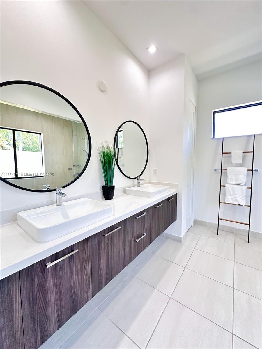 DOWNTOWN DORAL SOUTH PHAS - Residential Lease