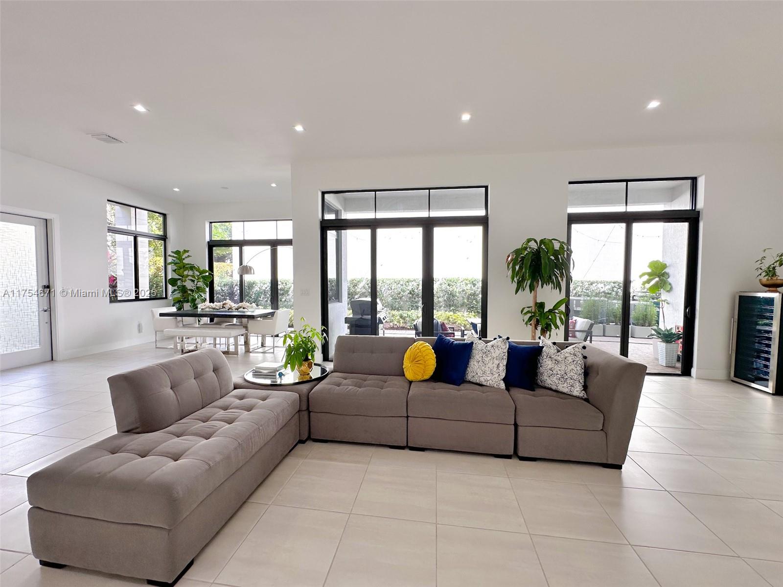 DOWNTOWN DORAL SOUTH PHAS - Residential Lease