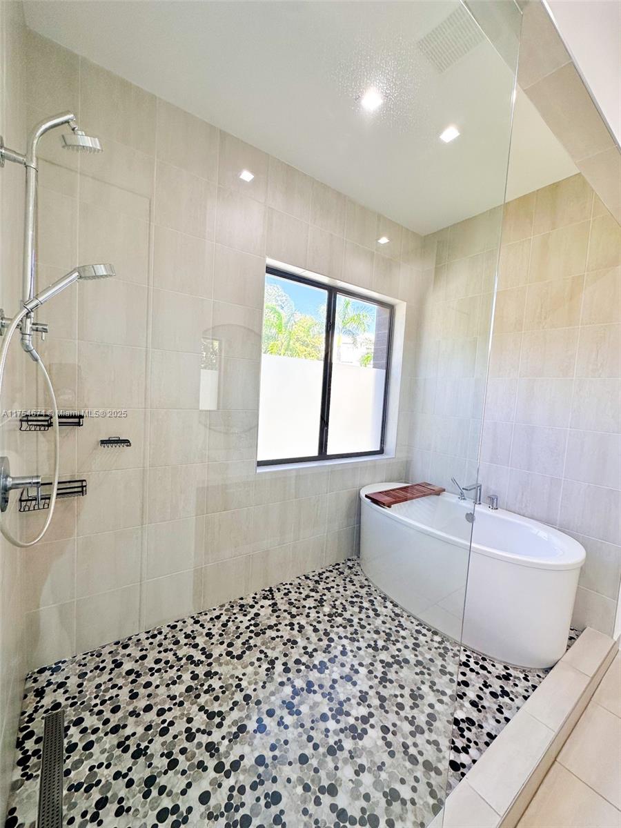 DOWNTOWN DORAL SOUTH PHAS - Residential Lease
