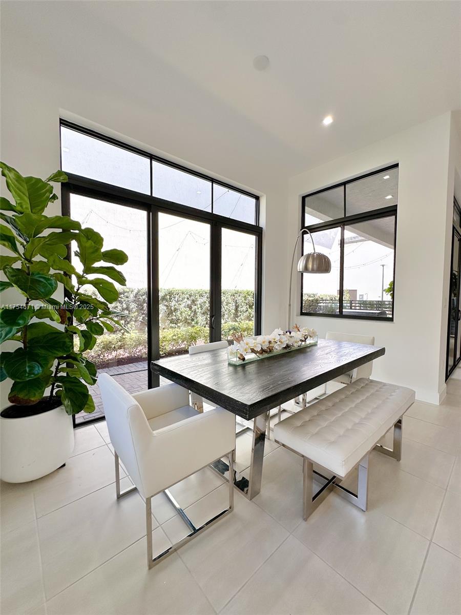 DOWNTOWN DORAL SOUTH PHAS - Residential Lease