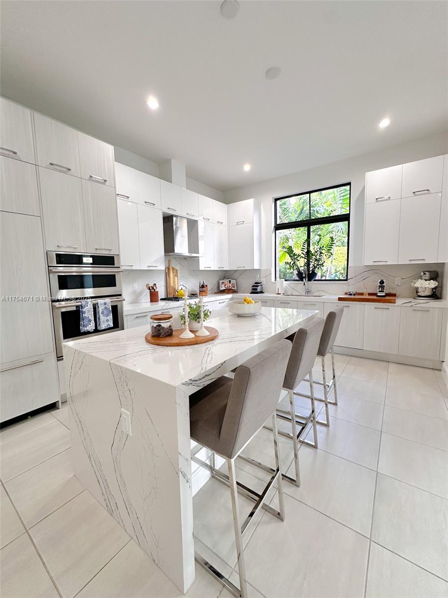 DOWNTOWN DORAL SOUTH PHAS - Residential Lease