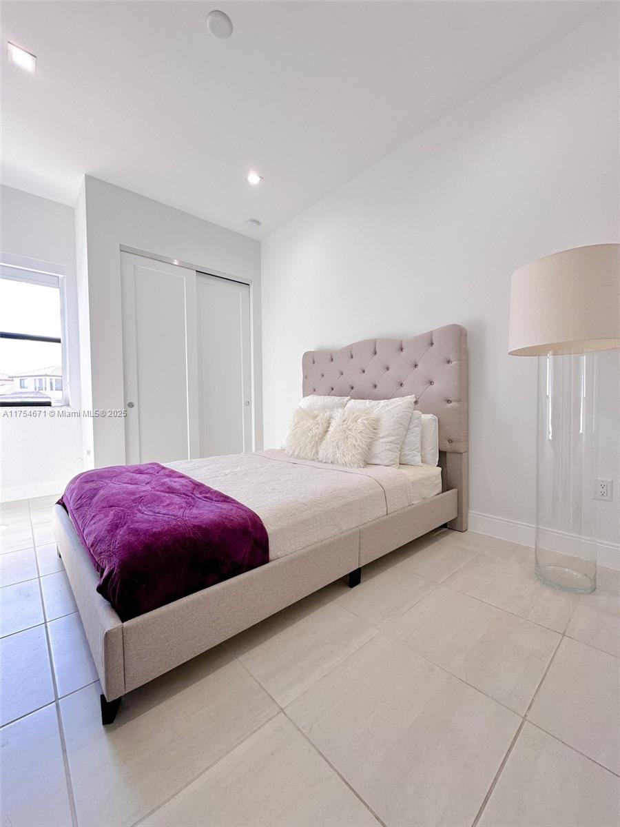 DOWNTOWN DORAL SOUTH PHAS - Residential Lease