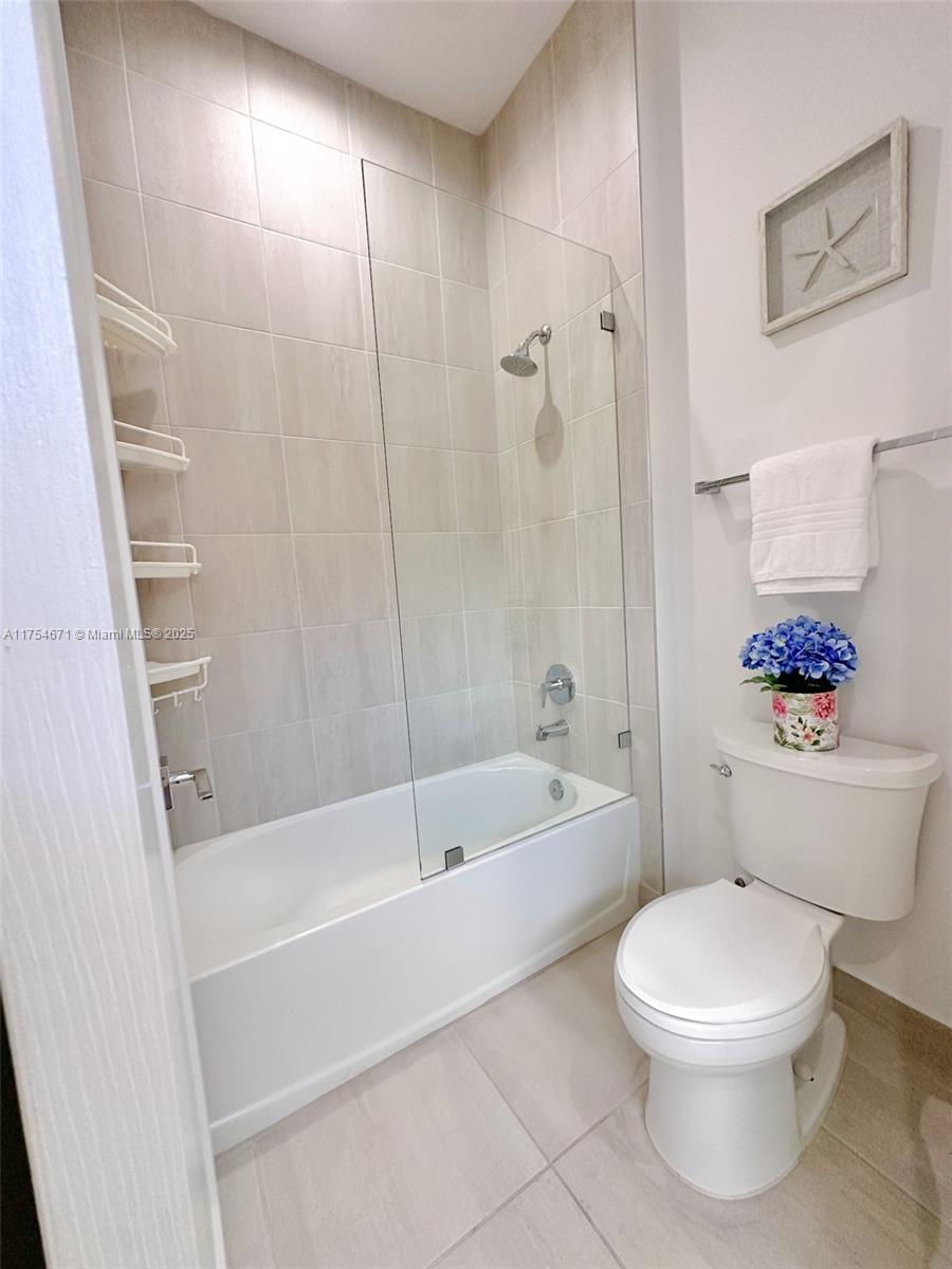 DOWNTOWN DORAL SOUTH PHAS - Residential Lease