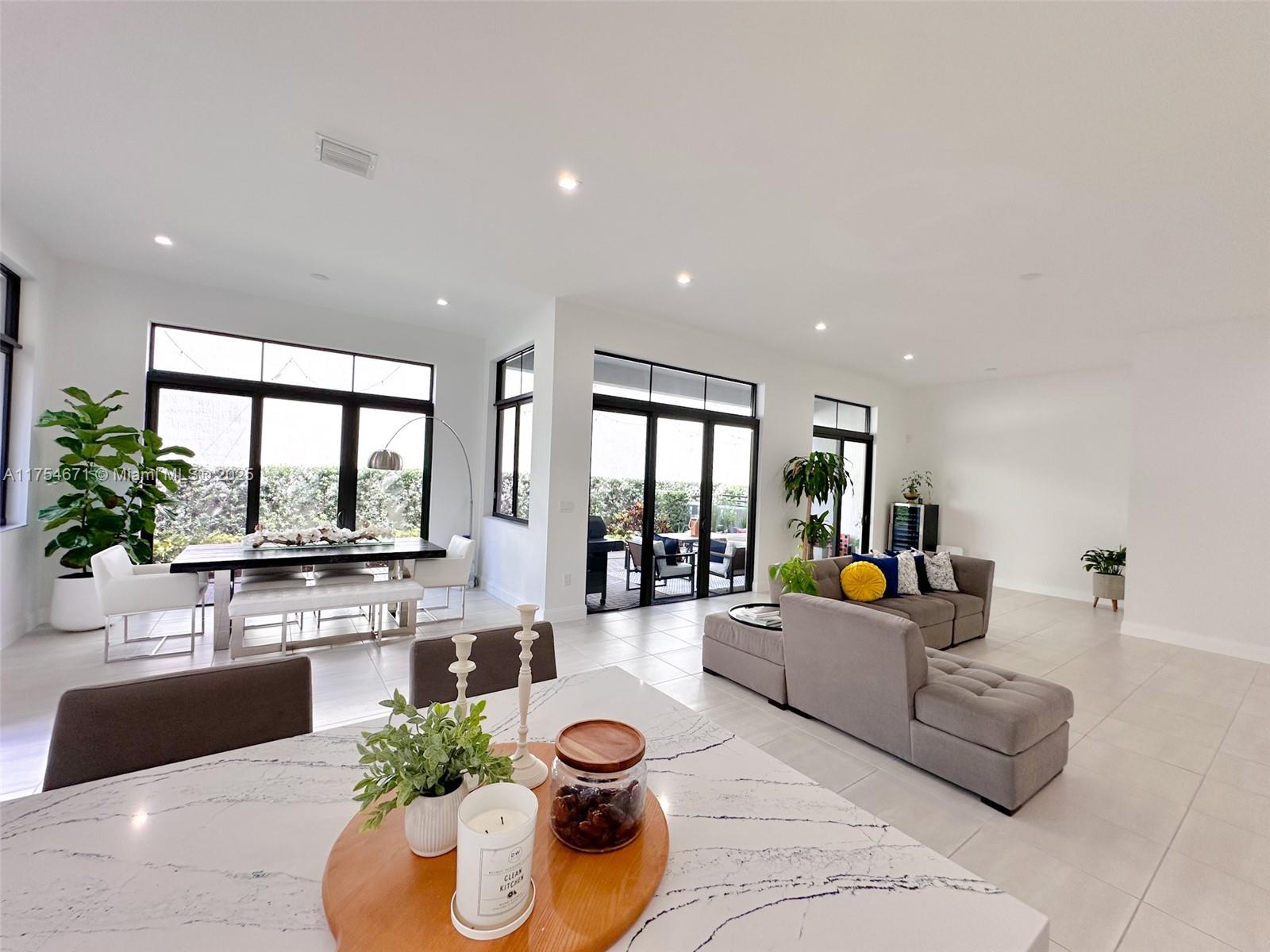 DOWNTOWN DORAL SOUTH PHAS - Residential Lease