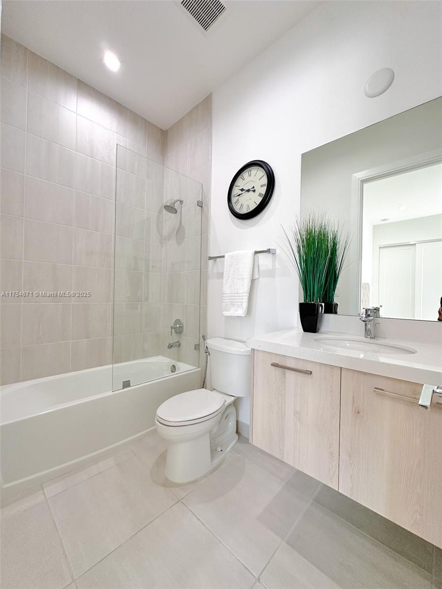 DOWNTOWN DORAL SOUTH PHAS - Residential Lease