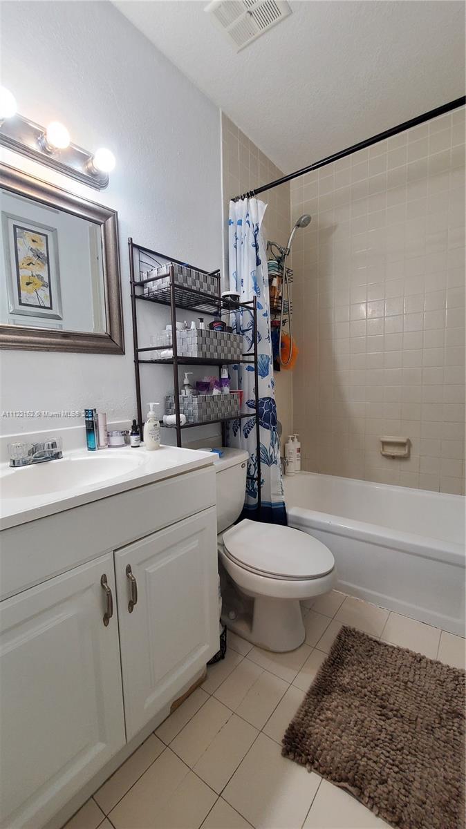 BLACK CREEK VILLAS - Residential