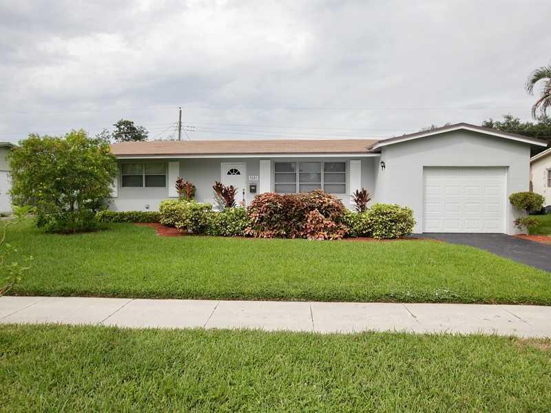 Beautiful 3 bedrooms 2 baths home in Cooper City, newly renovated, all new appliances, ready to move in. 1st Month and Security if you qualify.