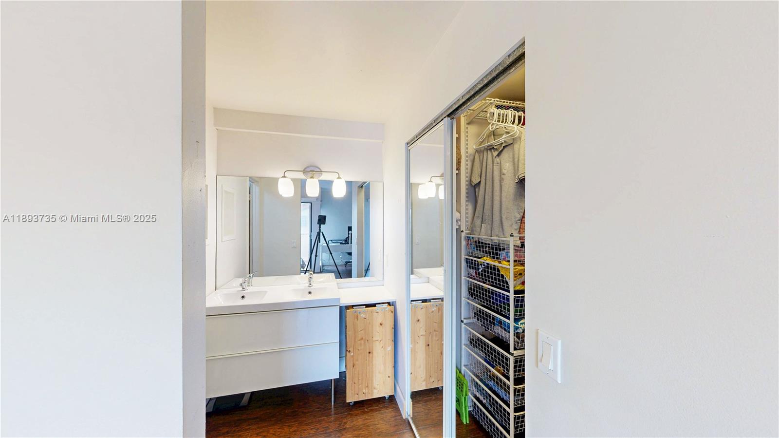 HOST CROSSINGS - Residential