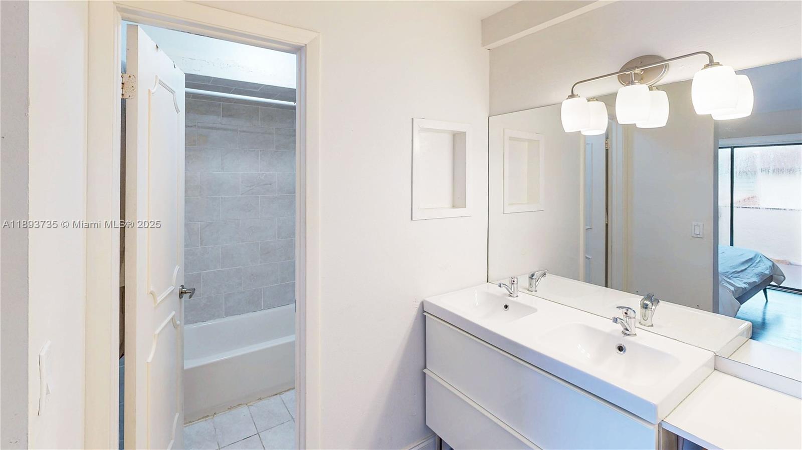 HOST CROSSINGS - Residential