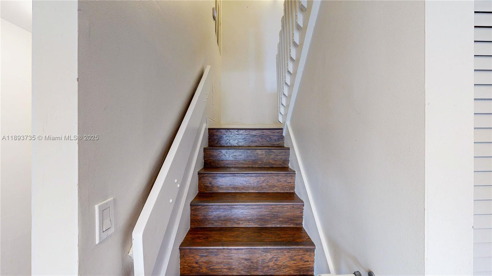 HOST CROSSINGS - Residential