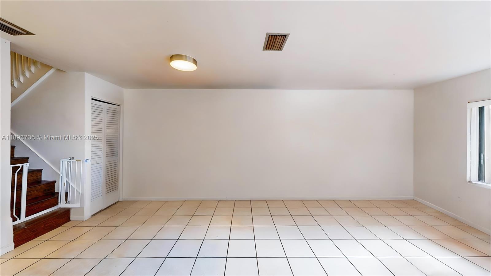 HOST CROSSINGS - Residential