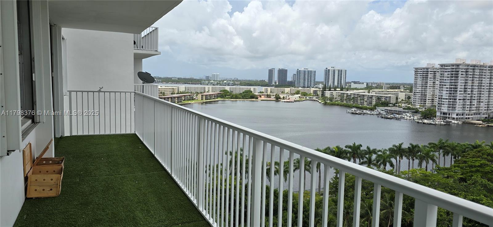ADMIRALS PORT CONDO WEST - Residential
