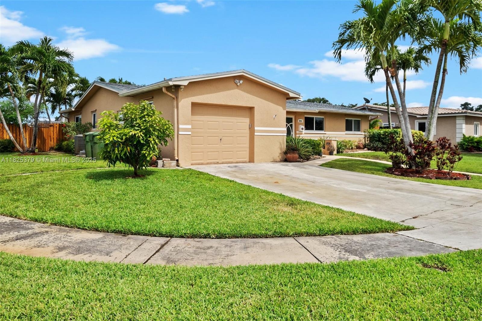 2251 NW 87th Ave, Pembroke Pines, FL, 33024/$680,000 2 2251 NW 87th Ave