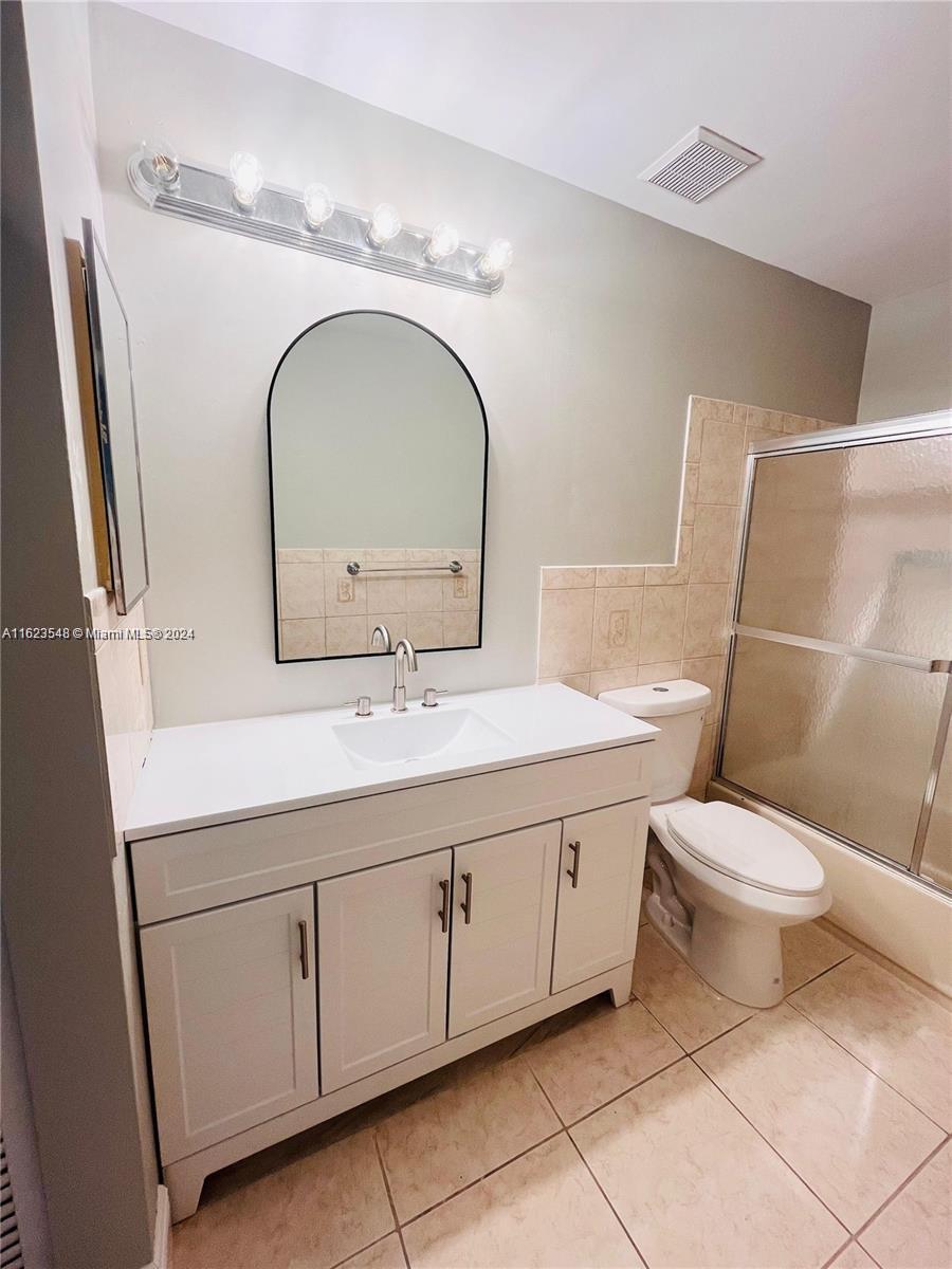 HAMPTONS OF NORTH LAUDERD - Residential Lease