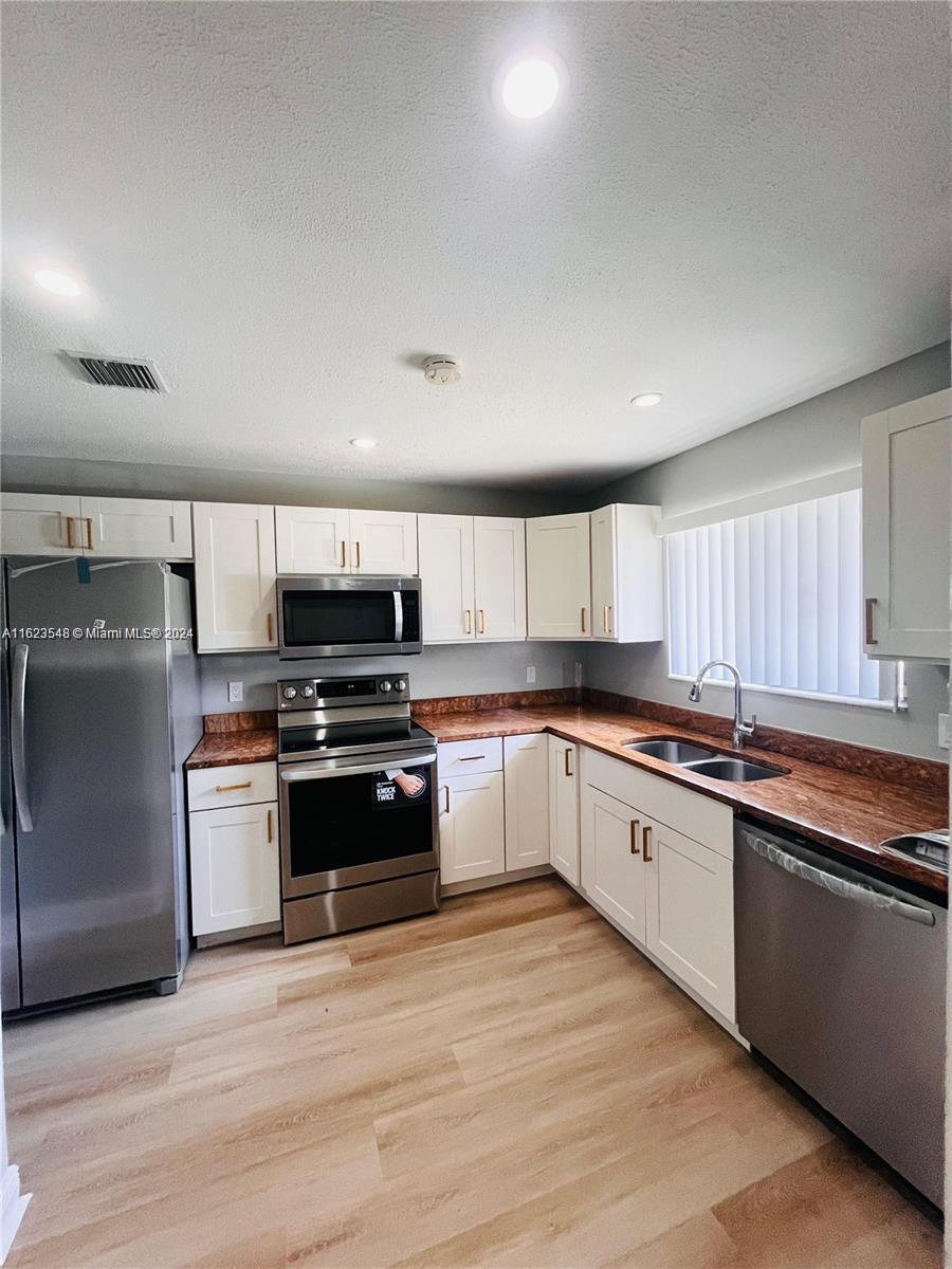 HAMPTONS OF NORTH LAUDERD - Residential Lease
