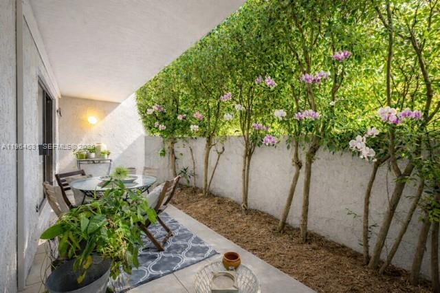 CRICKET CLUBHOUSE CONDO - Residential