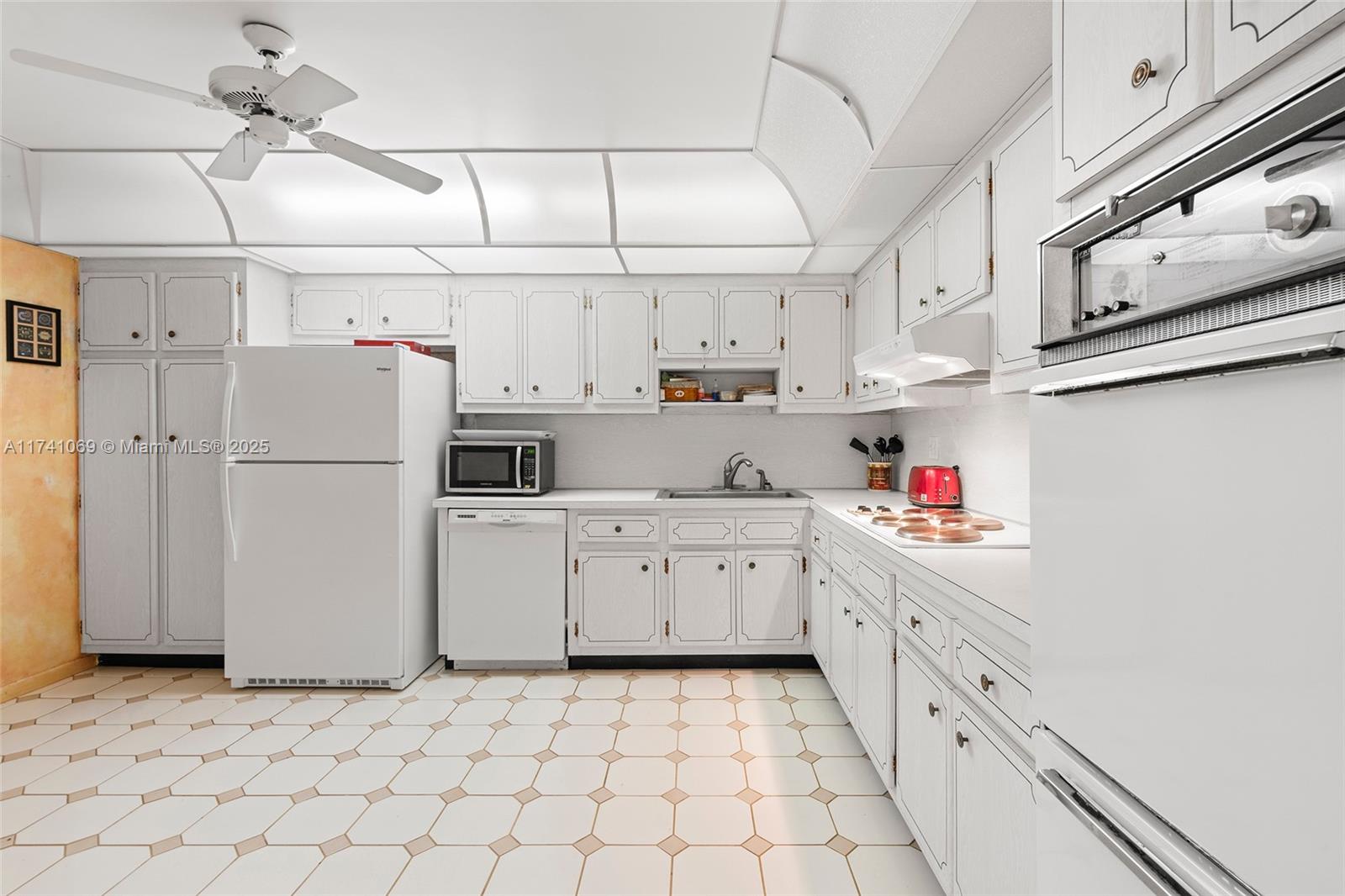 THE MONTEREY CONDO - Residential
