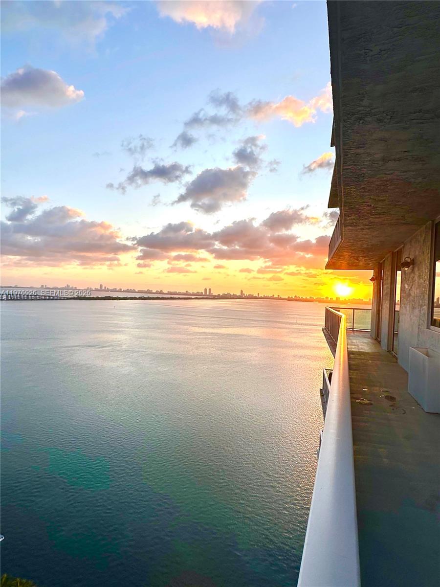 STAR LOFTS ON THE BAY CON - Residential Lease