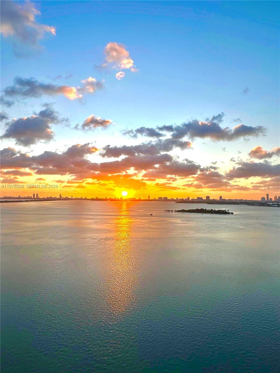 STAR LOFTS ON THE BAY CON - Residential Lease