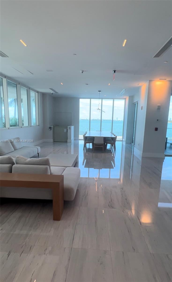 STAR LOFTS ON THE BAY CON - Residential Lease