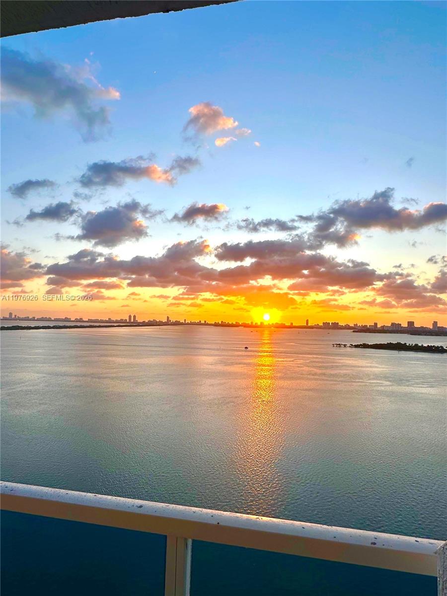 STAR LOFTS ON THE BAY CON - Residential Lease