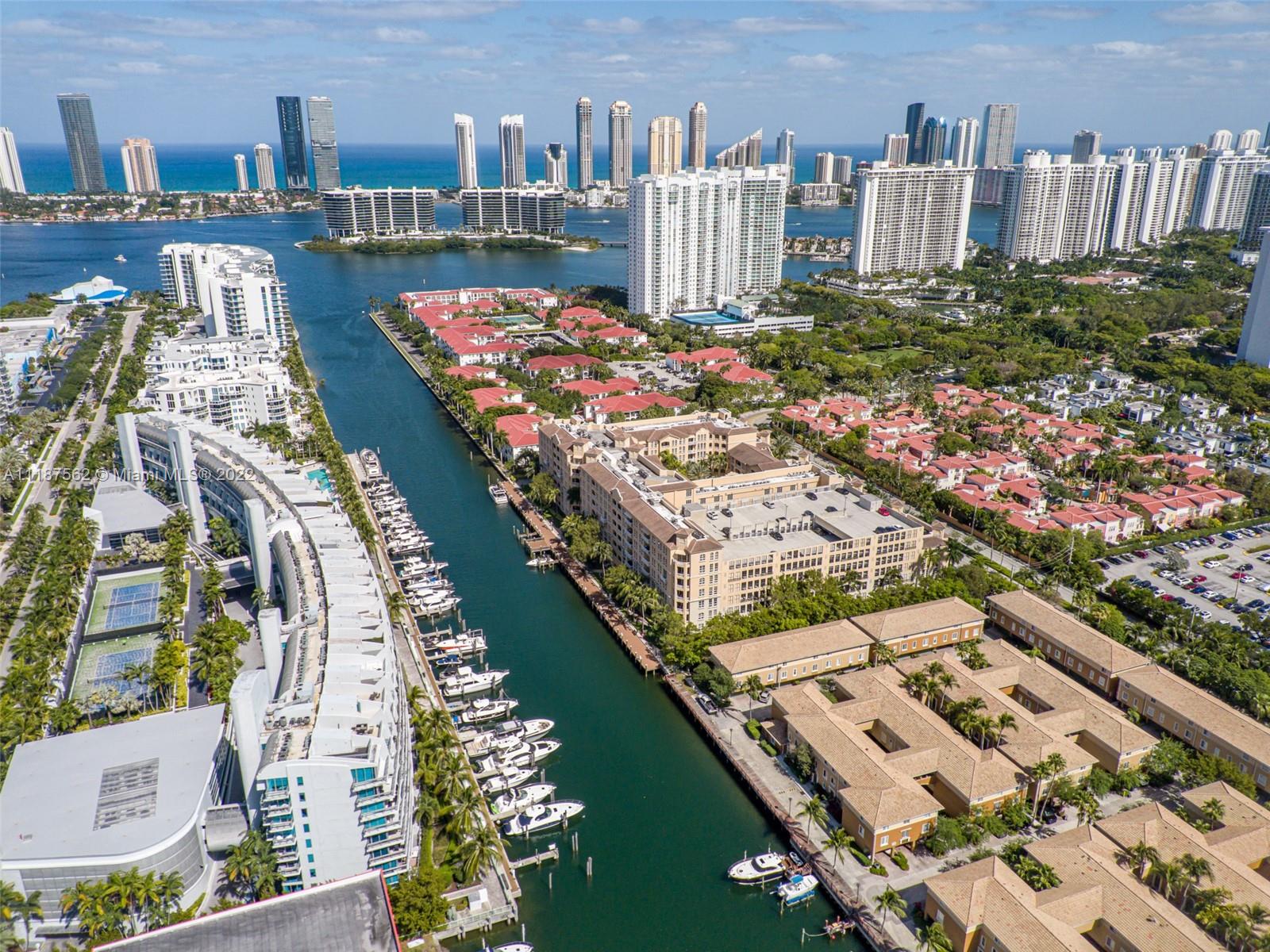 ALAQUA CONDO - Residential