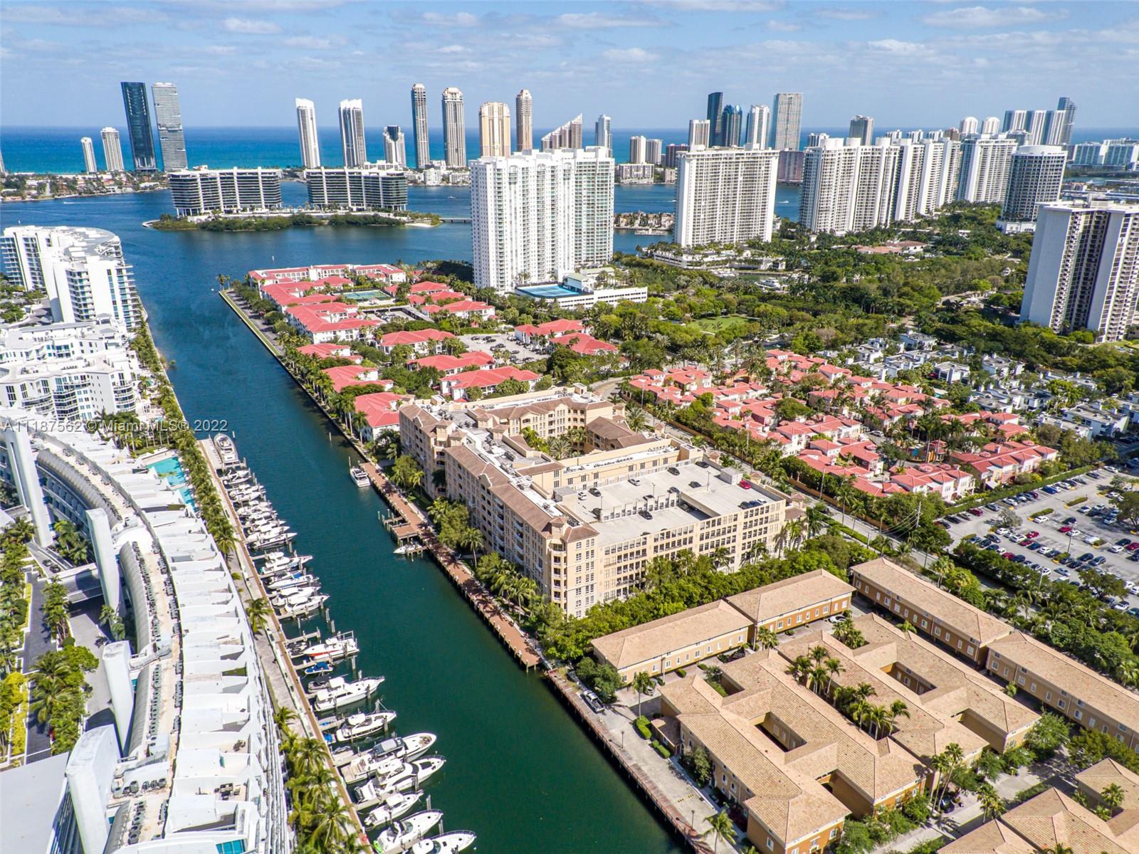 ALAQUA CONDO - Residential