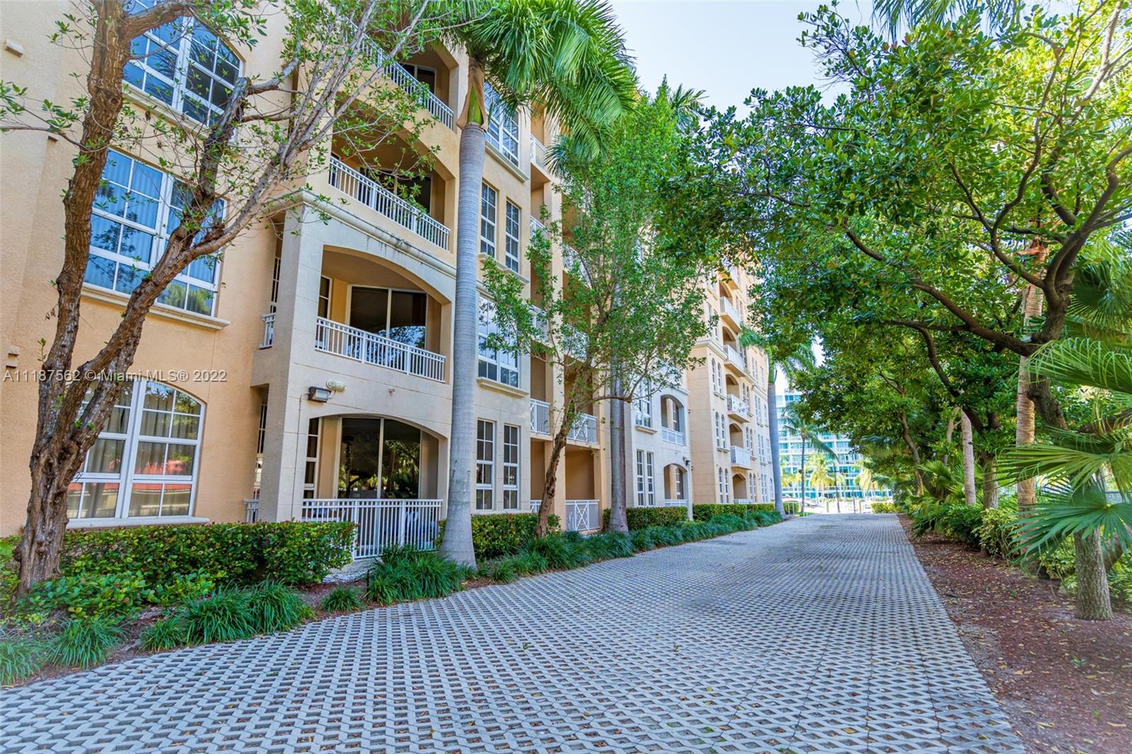 ALAQUA CONDO - Residential