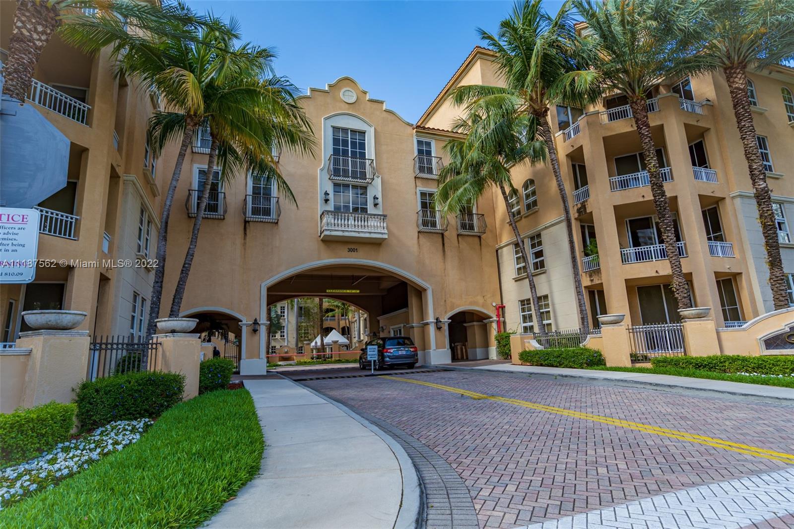 ALAQUA CONDO - Residential