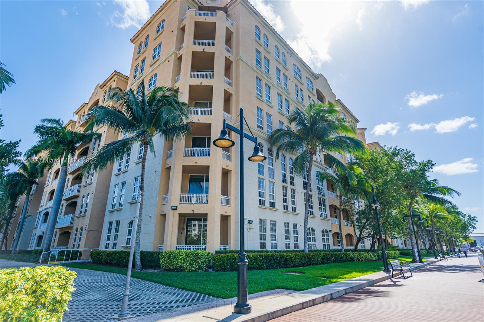 ALAQUA CONDO - Residential