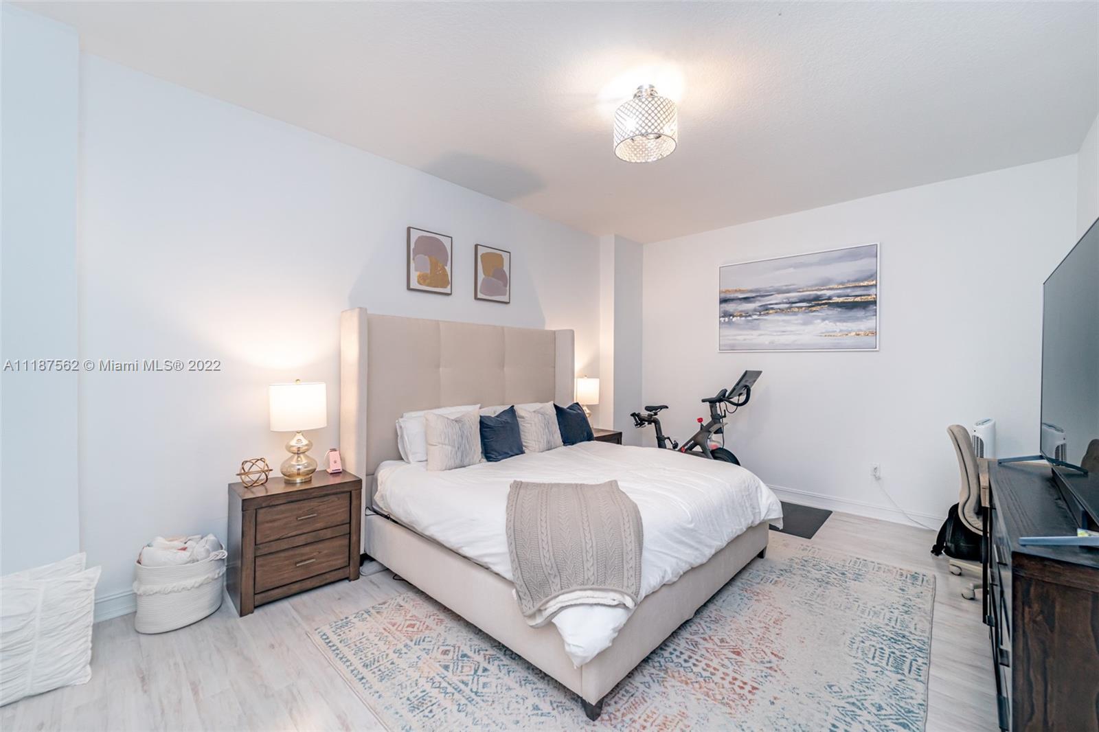 ALAQUA CONDO - Residential