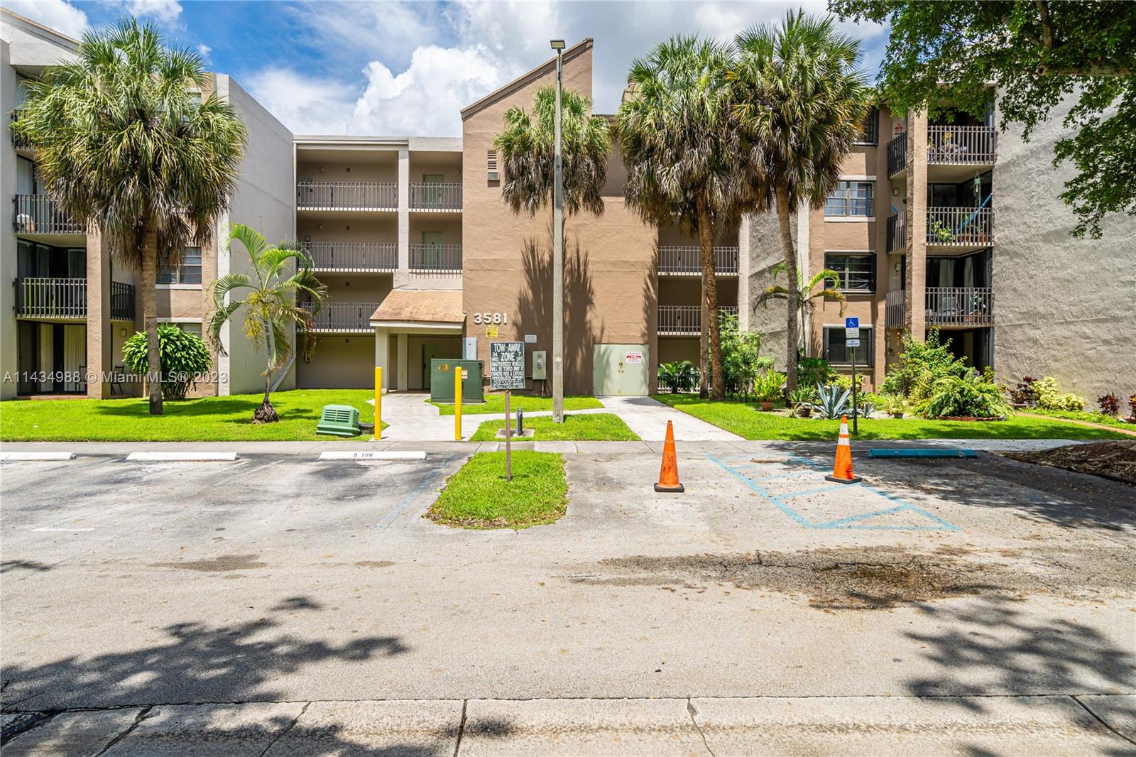 MUST SEE!!! This very well maintained 2 beds/2 baths second floor unit in the very quiet, friendly and safe gated community of Westbird Village located close to shopping and dining venues. As you walk-in, you'll run into the beautiful kitchen with stainless steel appliances, open concept layout where you have breakfast, dining and living room area. Great sized bedrooms & plenty of closet space perfect for storage. Gated Community, Security Guard on site, Laundry Facility on site.
PRIME location in Westchester Area, a jump away from FL Turnpike, Shopping Centers, Kendall Regional Hospital & much more!!!
