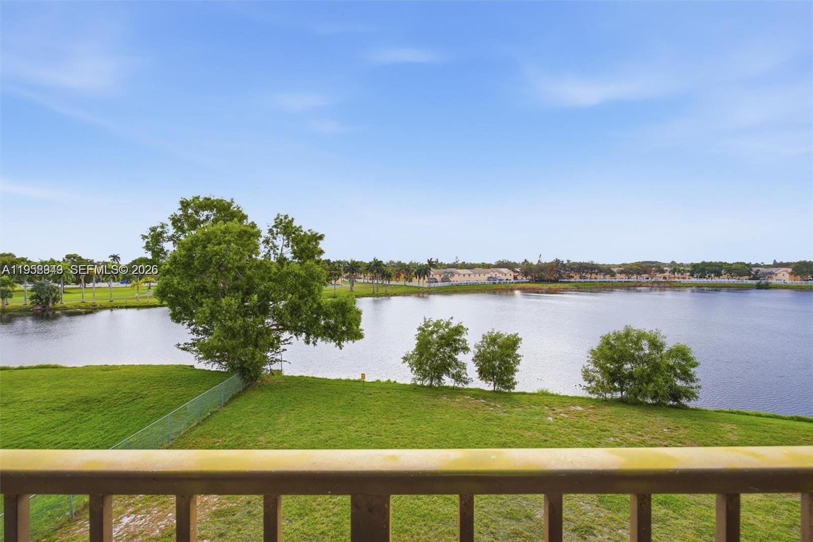 LAKESHORE AT UNIVERSITY P - Residential