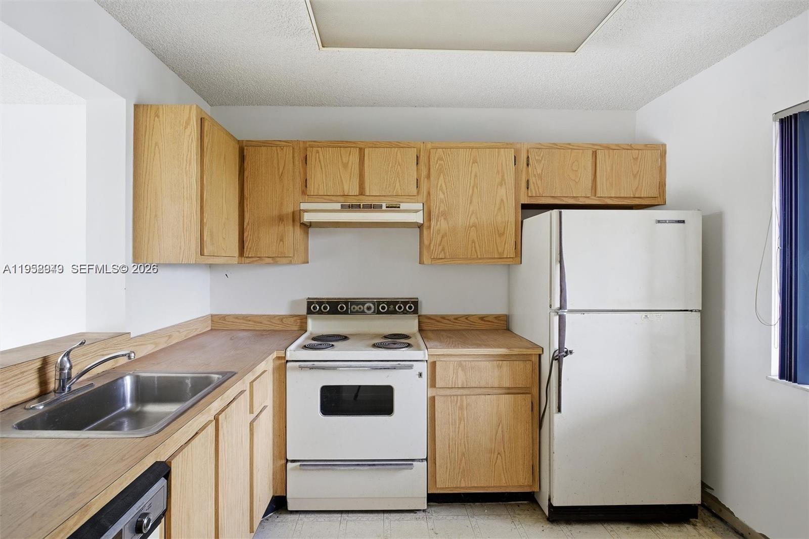 LAKESHORE AT UNIVERSITY P - Residential