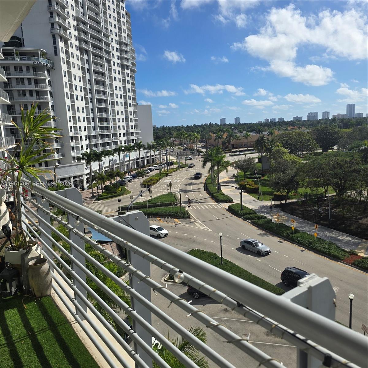 RADIUS CONDO - Residential