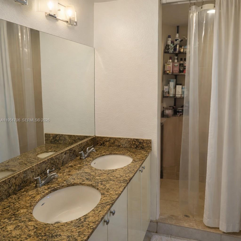 RADIUS CONDO - Residential