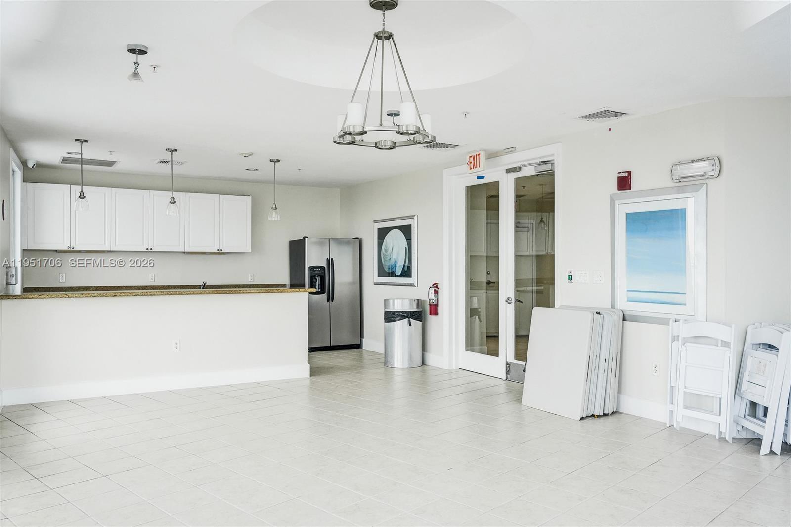 RADIUS CONDO - Residential