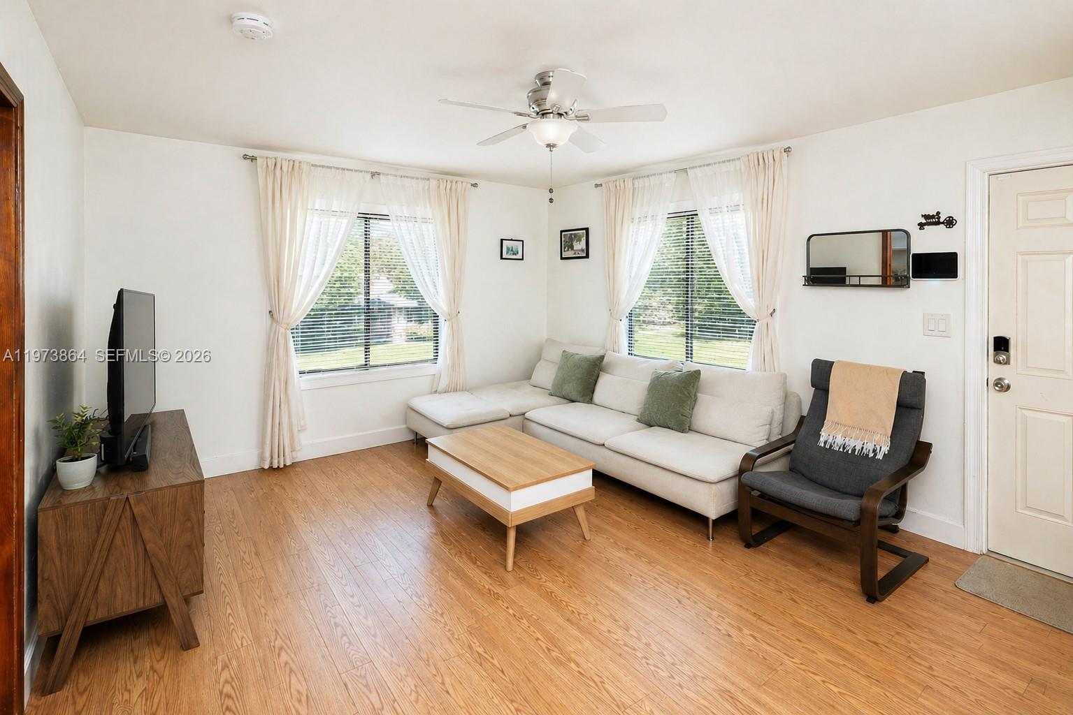 HOLLYWOOD PARK - Residential