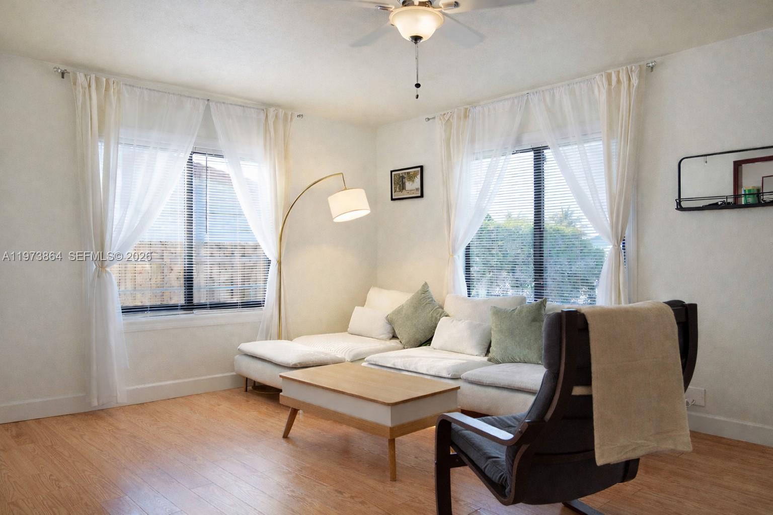 HOLLYWOOD PARK - Residential