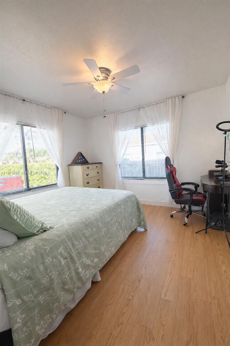 HOLLYWOOD PARK - Residential