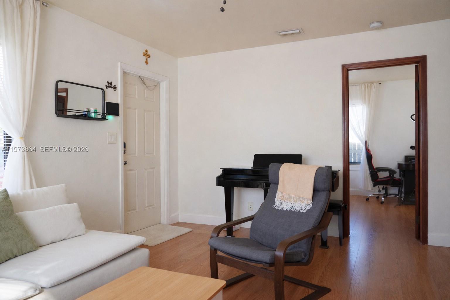 HOLLYWOOD PARK - Residential