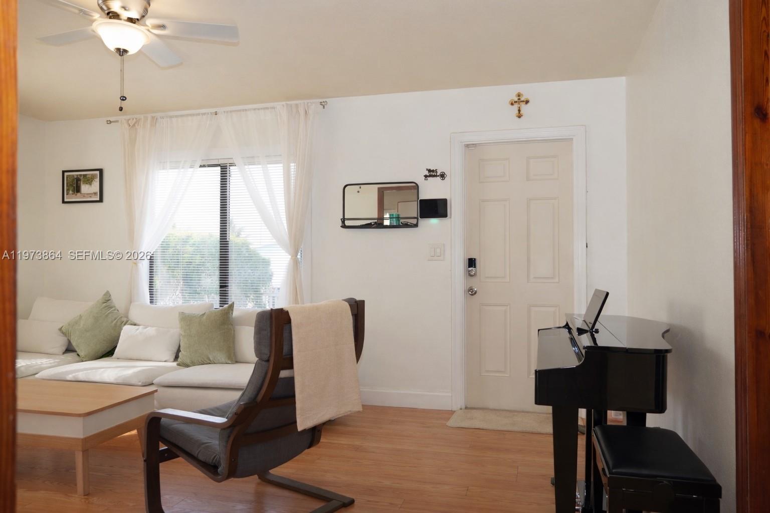 HOLLYWOOD PARK - Residential