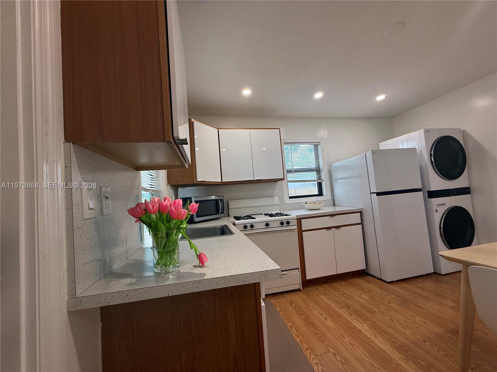 HOLLYWOOD PARK - Residential