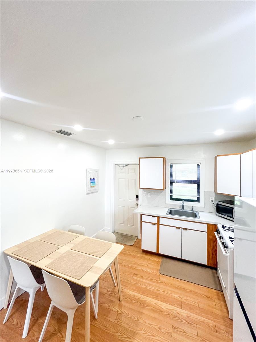 HOLLYWOOD PARK - Residential