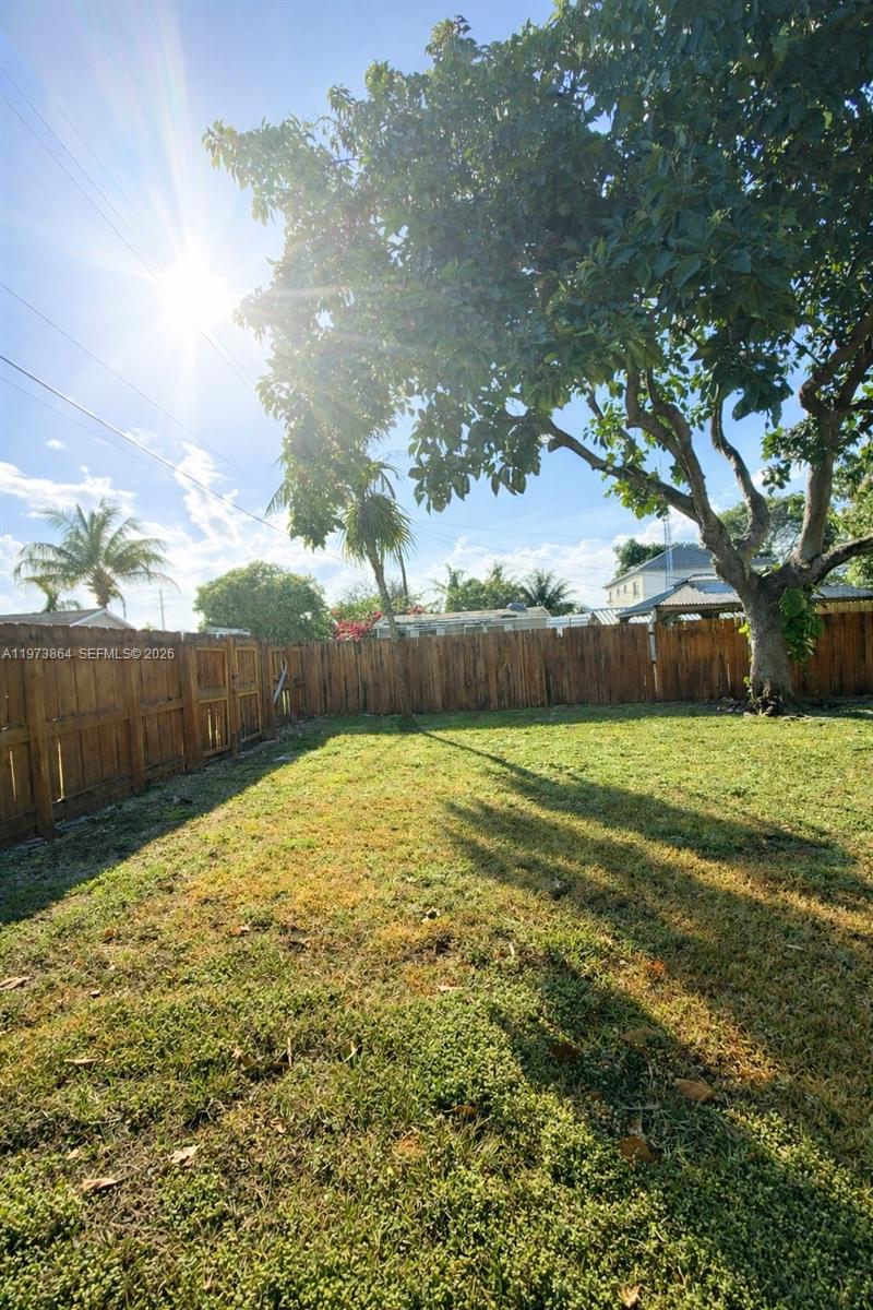 HOLLYWOOD PARK - Residential