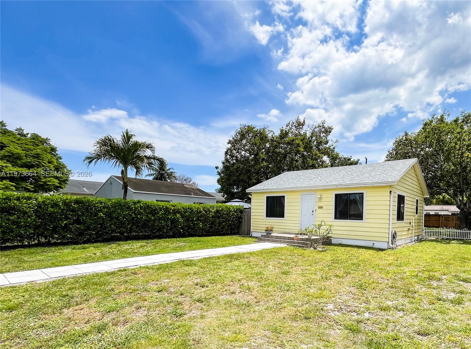HOLLYWOOD PARK - Residential