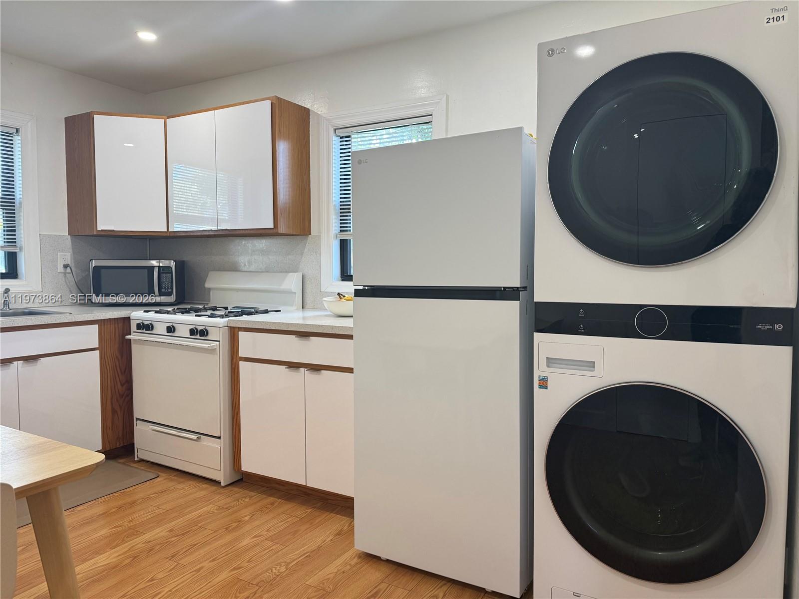 HOLLYWOOD PARK - Residential