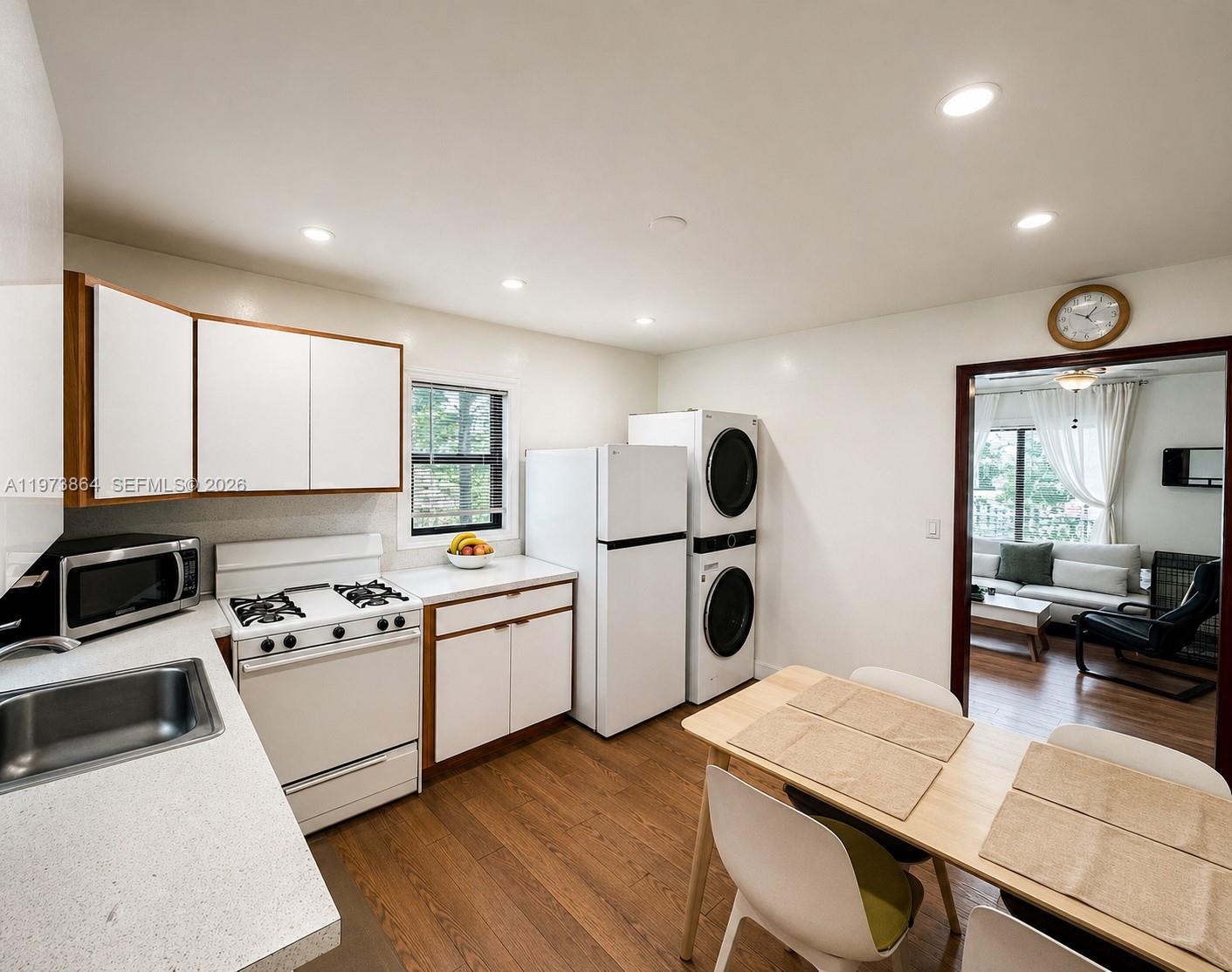 HOLLYWOOD PARK - Residential