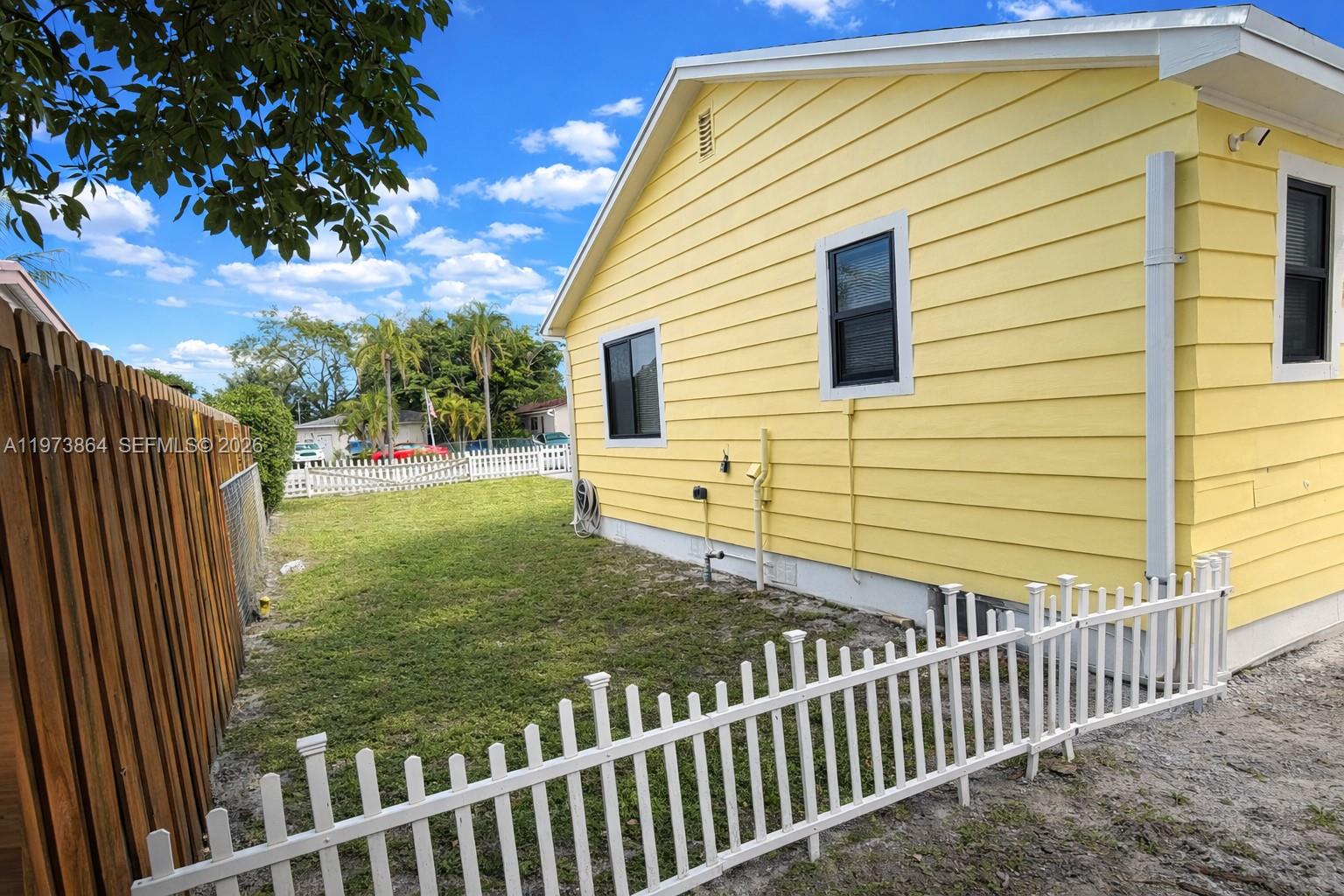 HOLLYWOOD PARK - Residential